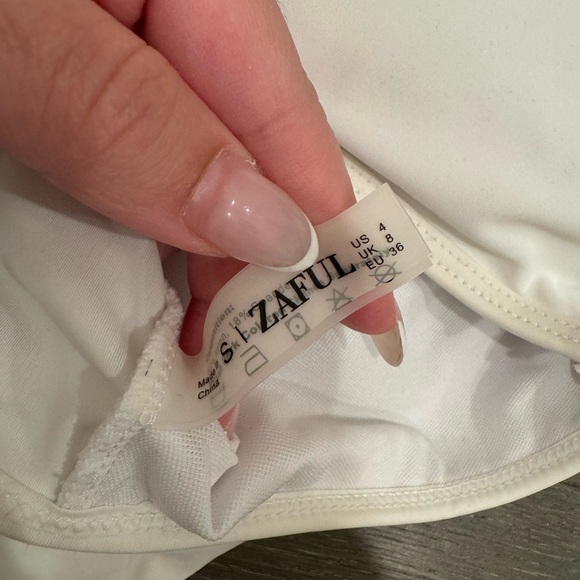 White two piece bikini - Picture 2 of 3